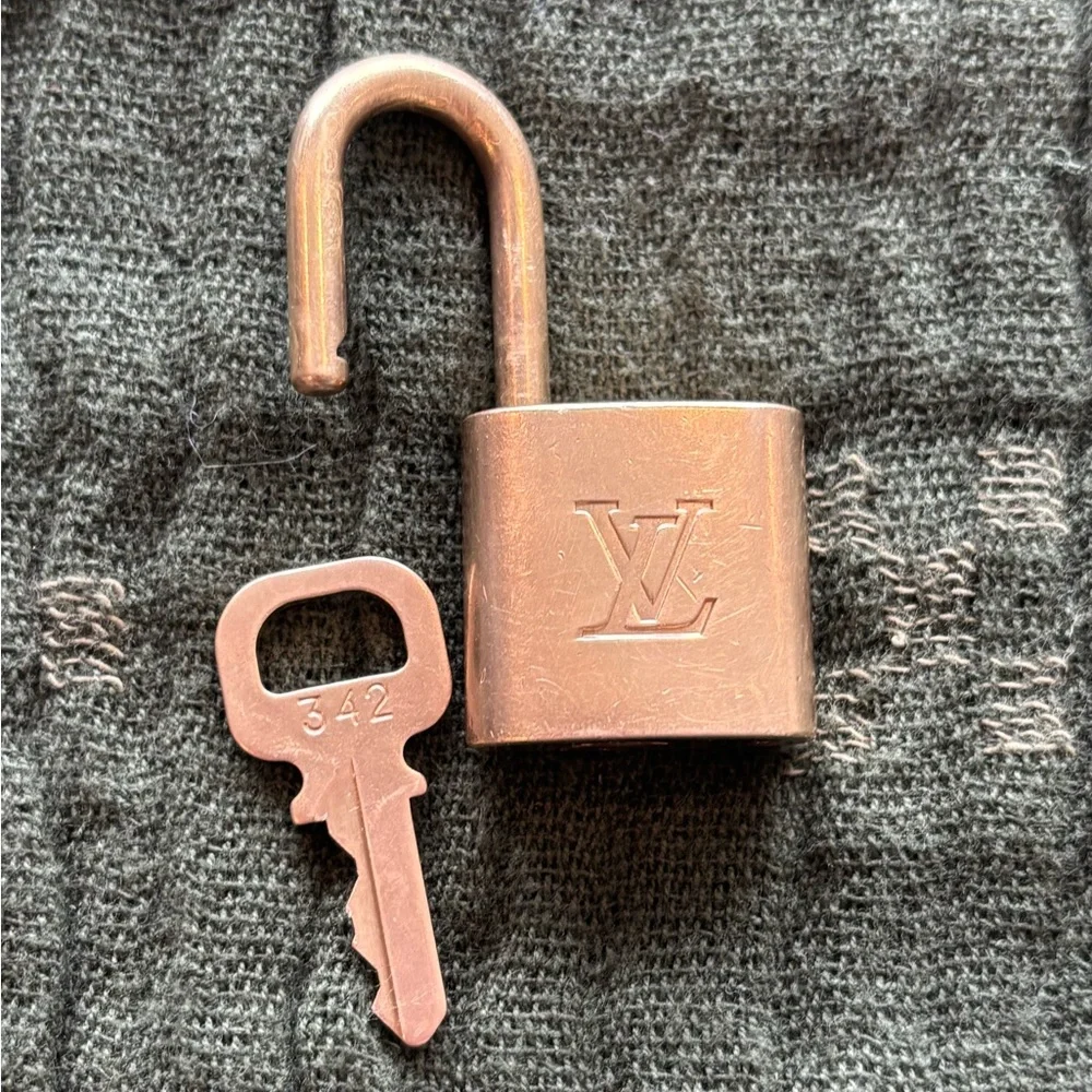 Louis Vuitton Padlock with Key 342 - Picture 1 of 4